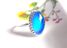 Crown Mood Ring in Sterling Silver with Color Changing Stone